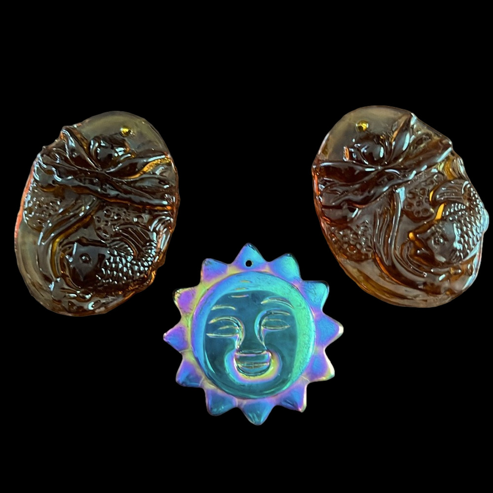 🏷 Bundle of 1 Carved Sun & 2 Carved Lotus Carp Beads / Pendants - Picture 2 of 8